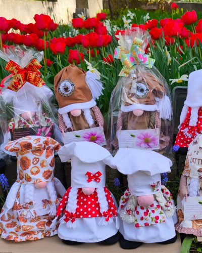 Aztadejó Handmade  Anyák napi manó kávés bézs alapon