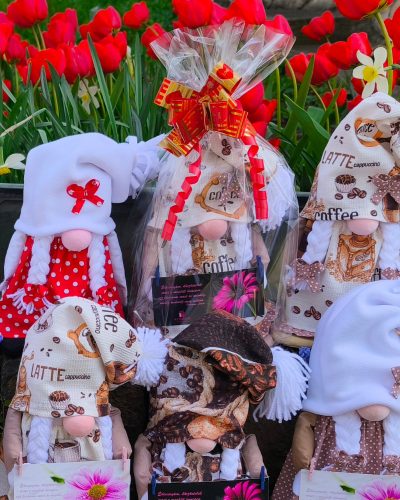 Aztadejó Handmade Anyák napi manó piros pöttyös szoknyában