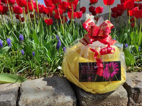 ANYÁK NAPI CSOMAG BÖGRE Sárga szív törölközővel