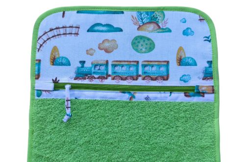 Aztadejó vonatos repülős világoszöld kéztörlő cipzáras zsebbel – 30×50 cm