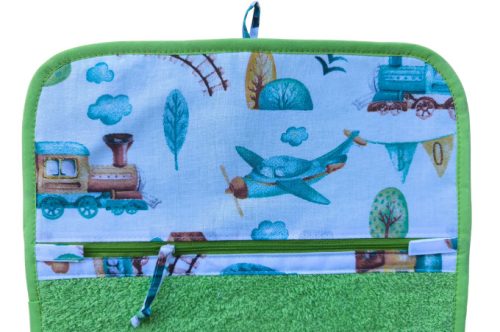 Aztadejó vonatos repülős világoszöld kéztörlő cipzáras zsebbel – 30×50 cm