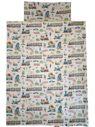 Aztadejó vonatos, repülős bölcsis ovis ágyneműhuzat hátizsákba csomagolva 100x135 cm 40x50 cm