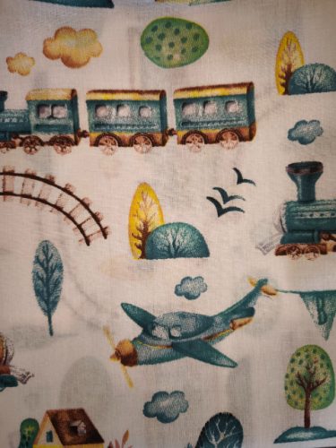 Aztadejó vonatos, repülős bölcsis ovis ágyneműhuzat hátizsákba csomagolva 100x135 cm 40x50 cm