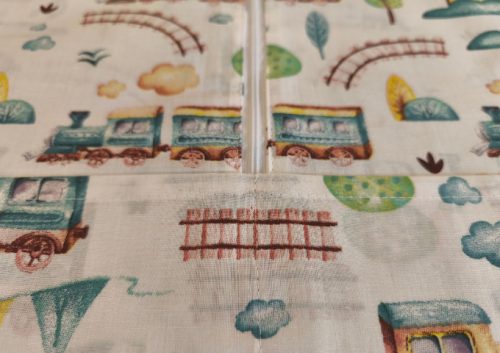 Aztadejó zöld vonatos oviszsák 40x56 cm