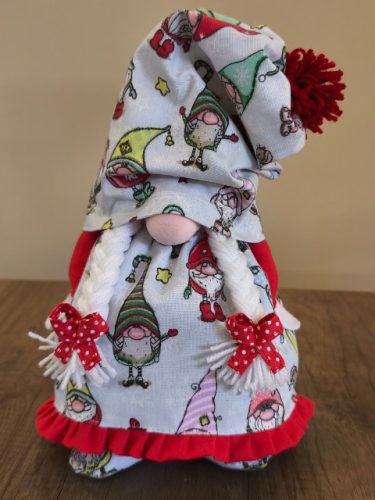 Aztadejó Karácsonyi Manó Orrmanó 30 cm piros karácsonyi manós ruhában