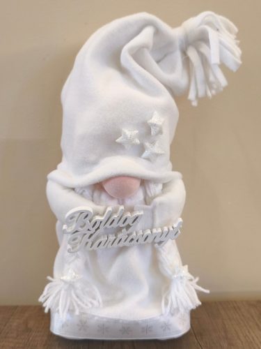 Aztadejó Karácsonyi Manó 30 cm fehér ruhában fehér felirattal