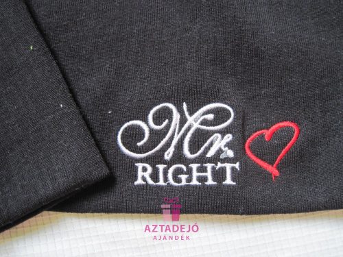 Mr RIGHT és Mrs ALWAYS RIGHT feliratú sapka fekete-fekete Mr és Mrs hímzett mintával