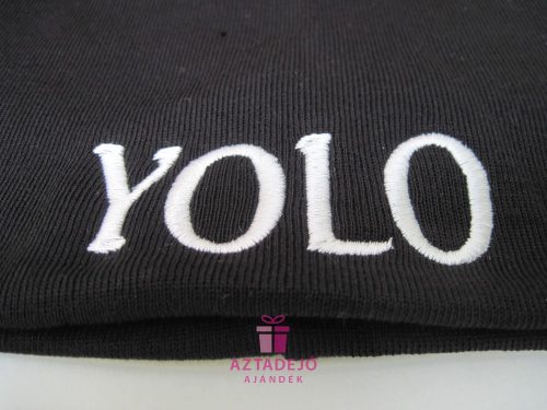 Unisex sapka YOLO felirattal fekete