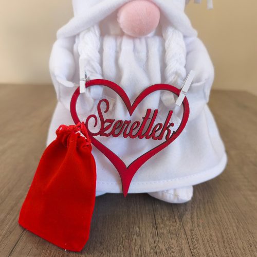 Aztadejó Valentin-napi manó fehér ruhában – „Szeretlek” szívvel