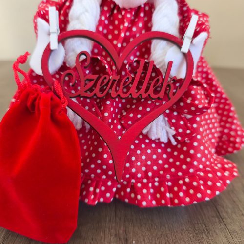 Aztadejó Valentin-napi manó piros fehér tűpettyes szoknyában – „Szeretlek” szívvel
